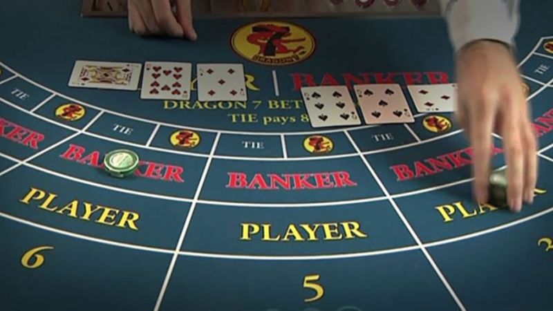 Baccarat là trò chơi đánh bài rất phổ biến trong giới giải trí